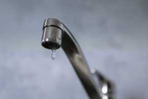 Je tvrdá voda škodlivá pre ľudské zdravie a ako ju zmäkčiť?